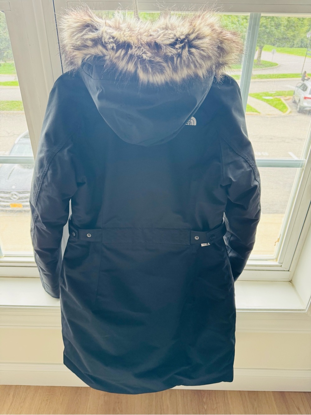The North Face Women's New Outerboroughs Parka In Black - Picture 3 of 15